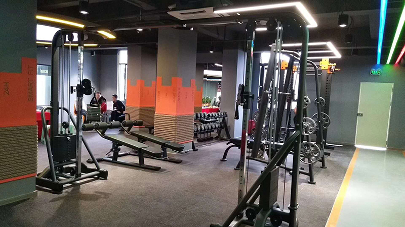 智能健身房器材